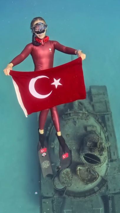Şahika Ercümen'den Zafer Bayramı'na özel dalış