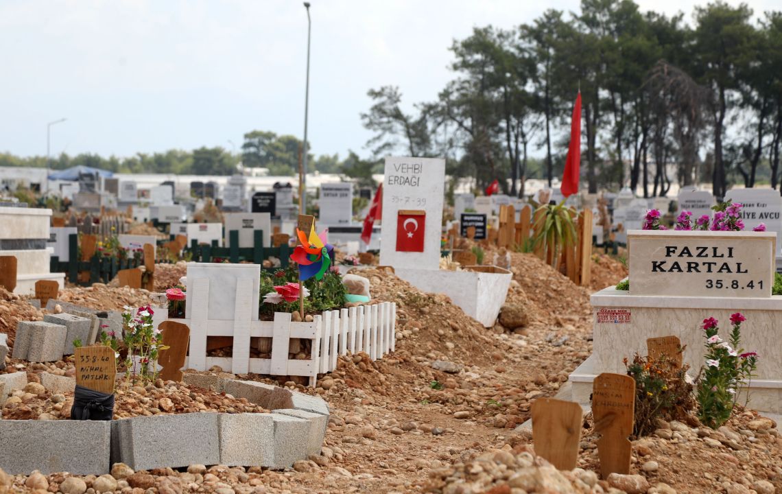 Kurşunlu Mezarlığı’nda renkli hüzün