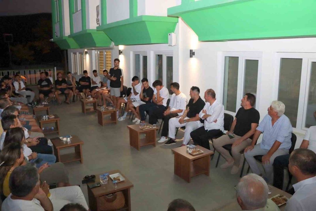 Muğlaspor yönetimi futbolcularla buluştu