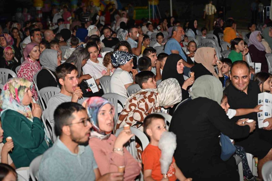 Isparta Belediyesi’nden Dere ve Yenice Mahallelerine sinema keyfi