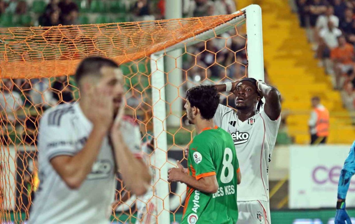 Trendyol Süper Lig: Corendon Alanyaspor: 2 - Beşiktaş 0