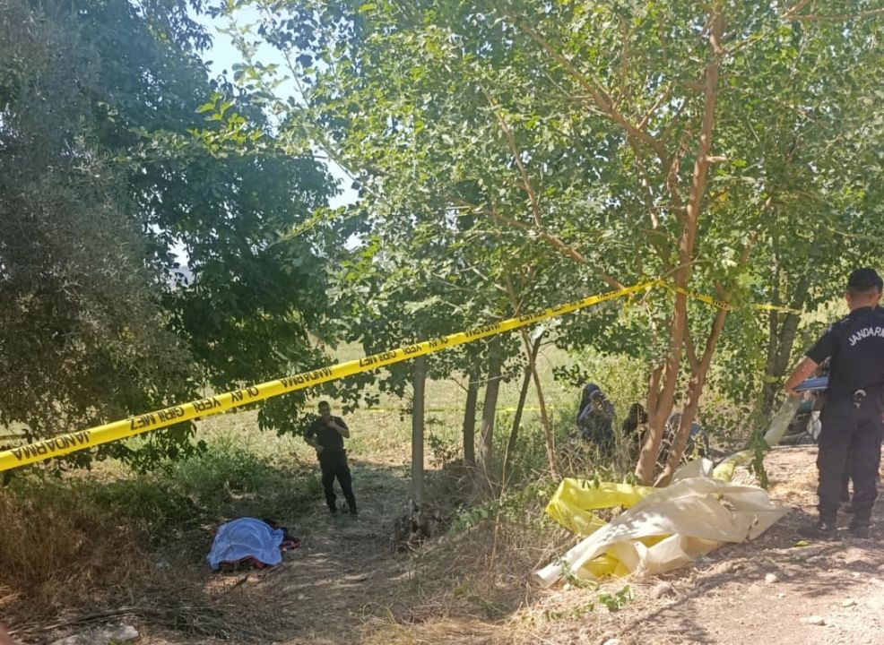 Devrilen traktörünün altında kalıp, hayatını kaybetti