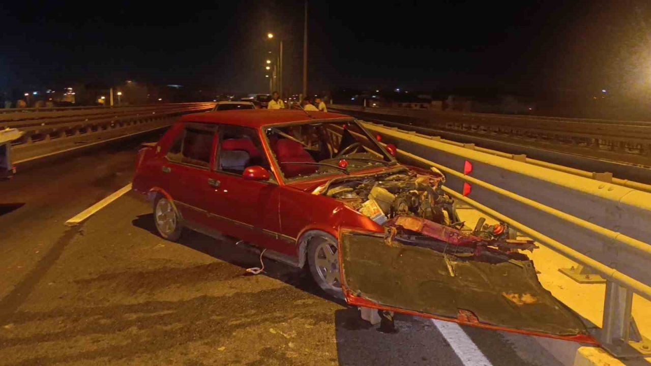 Antalya’da aynı yerde iki ayrı kaza 2 kişinin yaralanmasına, trafiğin de 2 saat kapanmasına neden oldu