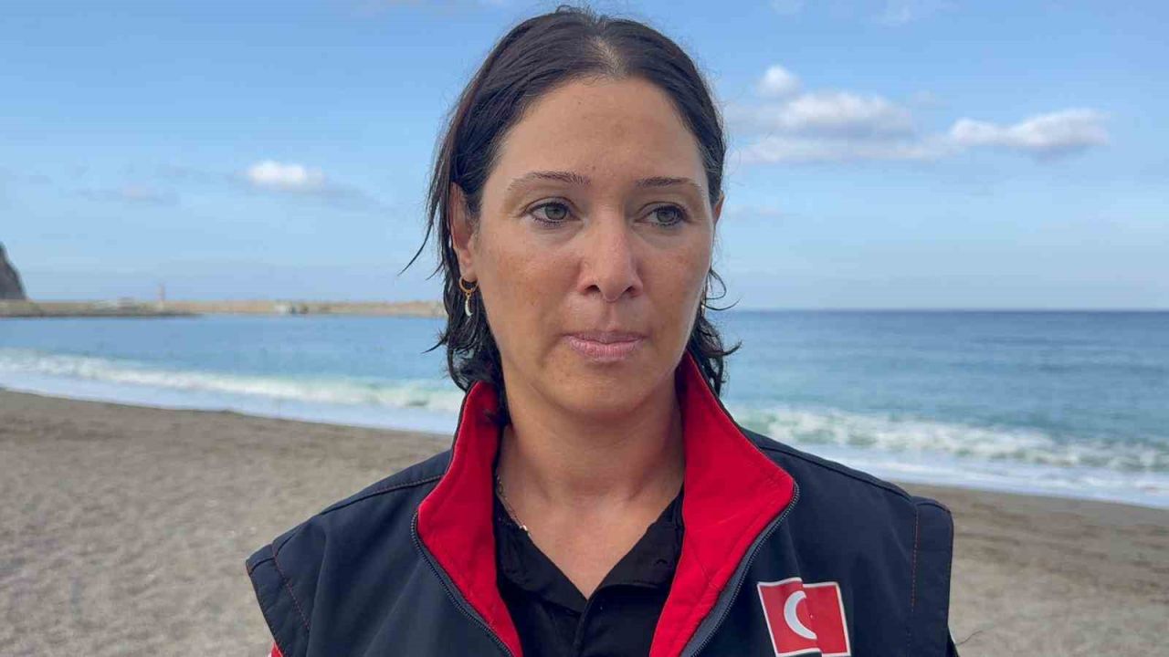Antalya’da yavru caretta carettaların denizle buluşması için nöbet tutuluyor