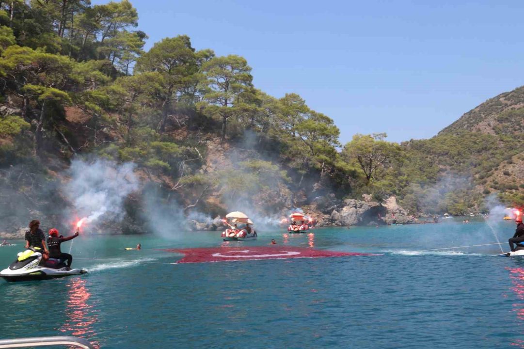 Ölüdeniz JAK Timinden coşkulu Zafer Bayramı kutlaması
