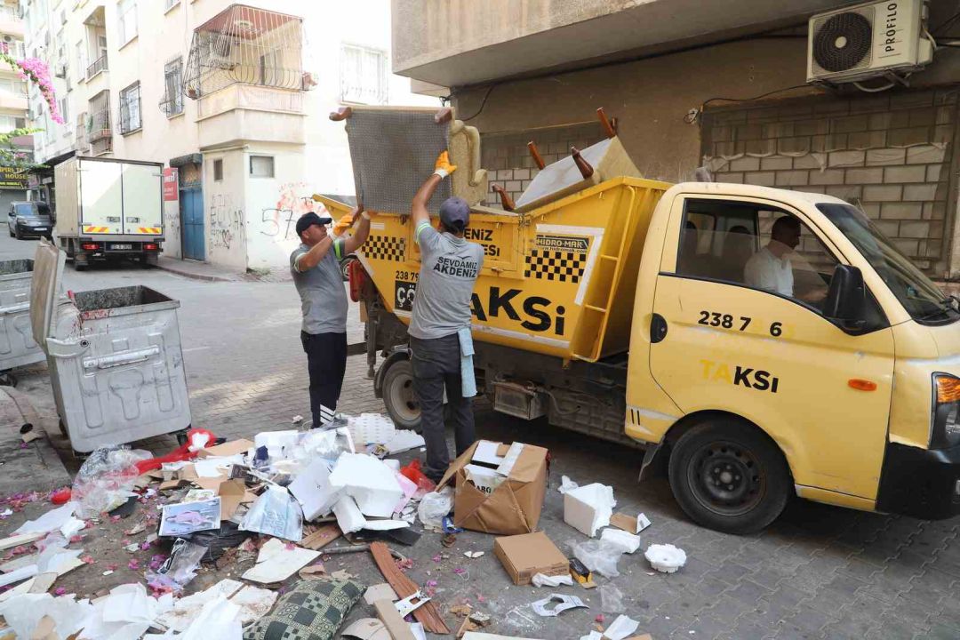 Mersin’de çöp taksiler mobilya atıkları için nöbette