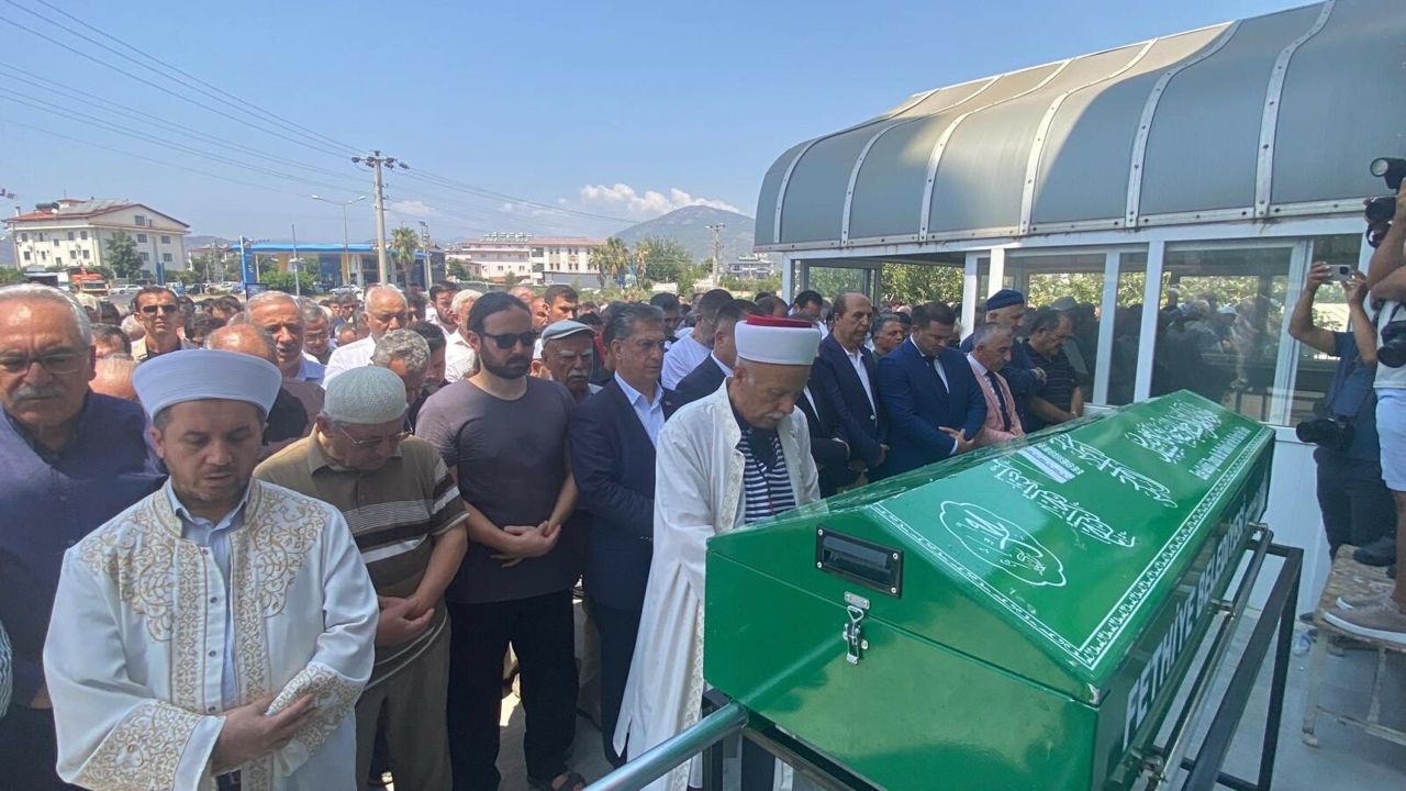 Muğla'da otomobilin çarpması sonucu ölen eski milletvekili toprağa verildi