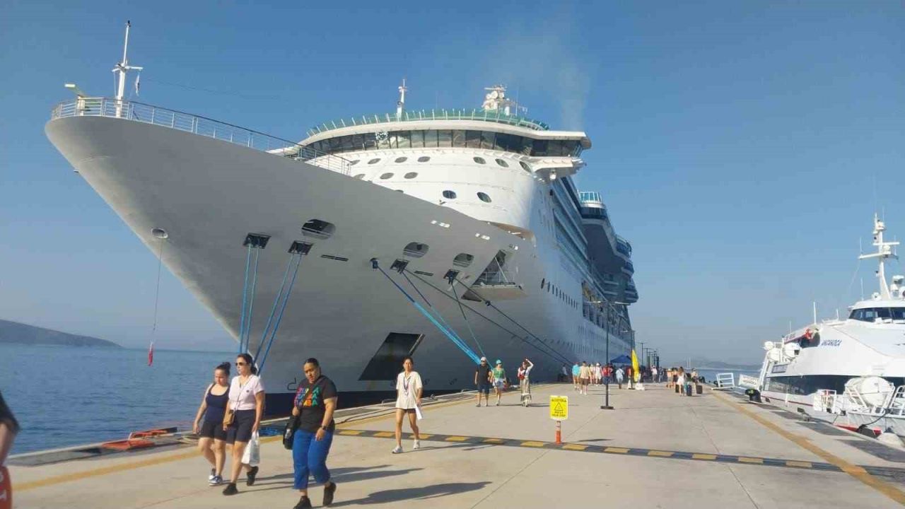 Bodrum’a denizden turist yağdı