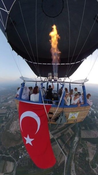 Zafer Bayramı coşkusu Aspendos semalarında balonlarla yaşandı