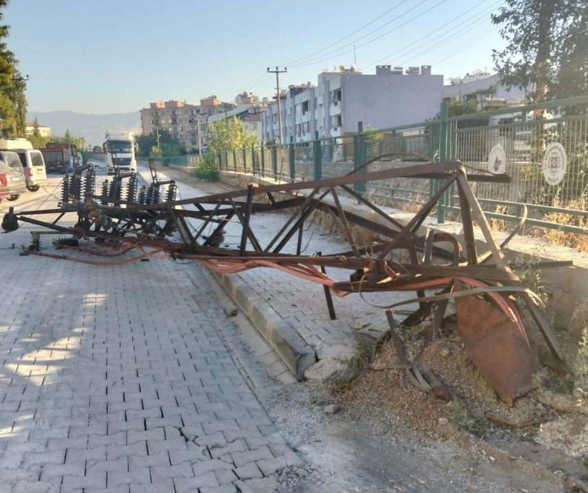 Kömür yüklü kamyon, az daha faciaya neden oluyordu