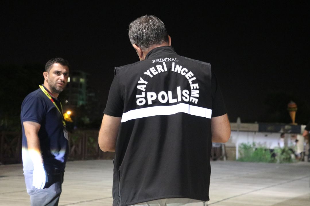 Falezlerden düşen kadının çantası ve terlikleri bulundu