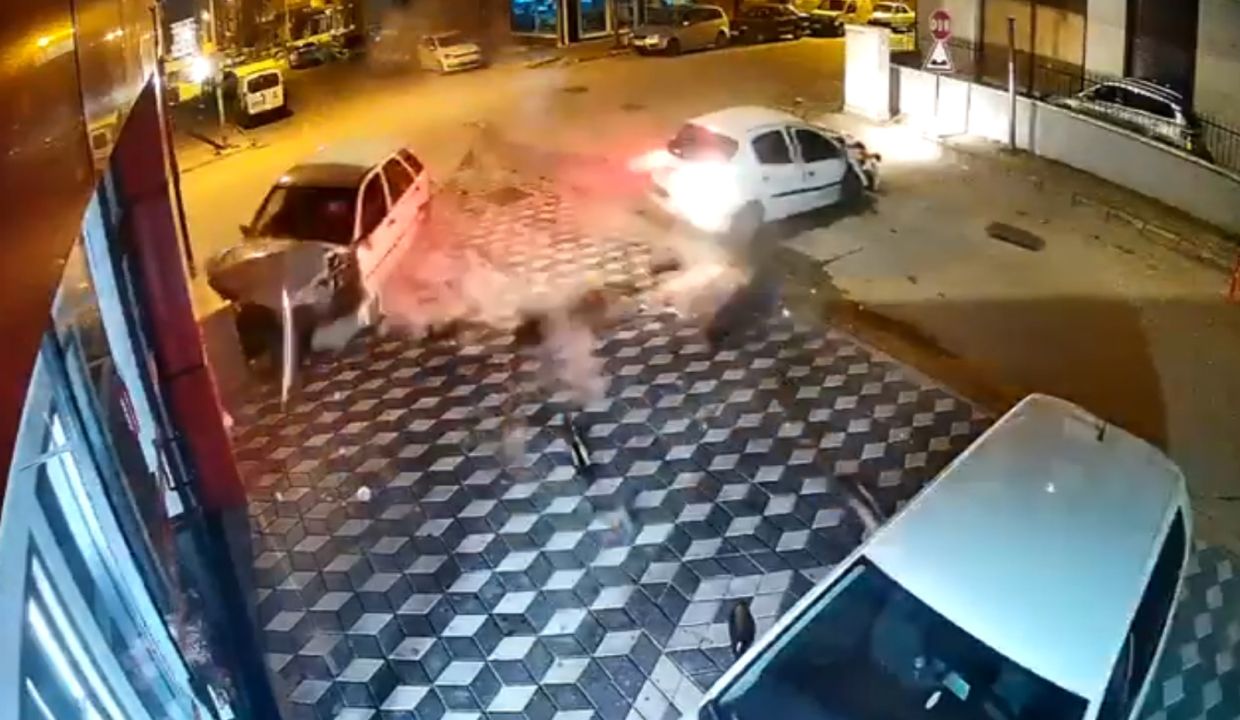 2 yılda iş yerine 9 araç çarpan esnaf: Müşteri değil, araba gözlüyoruz