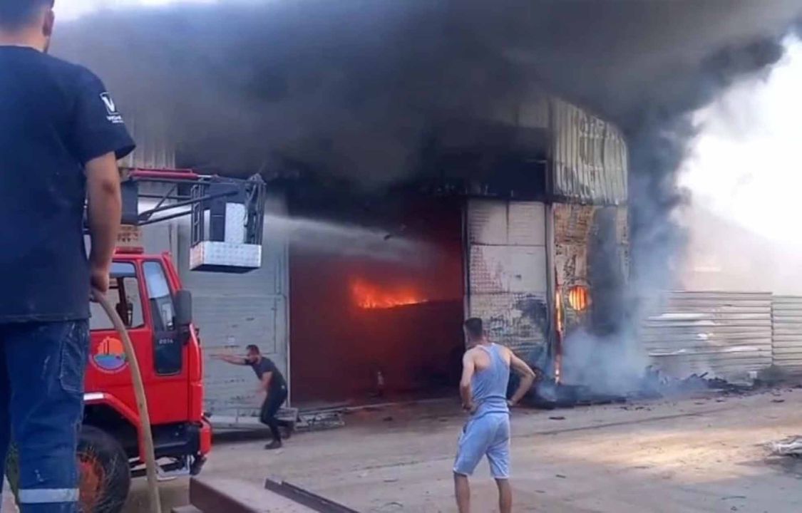 Polyester fabrikasında yangın