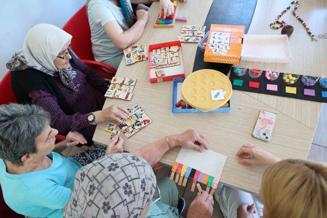 Alzheimer hastaları Mavi Ev’de huzur buluyor