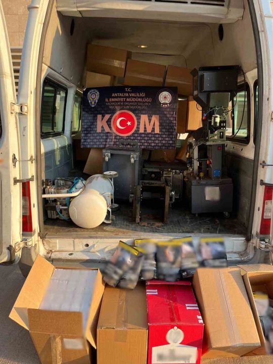 Antalya’da KOM ekipleri 712 bin 440 adet makaron ele geçirdi