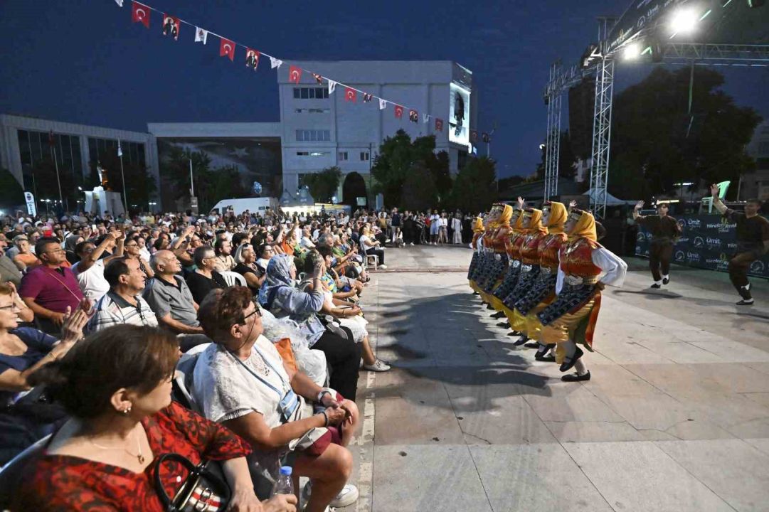Yöreler Renkler Festivali Doğu Anadolu Gecesi’yle başladı
