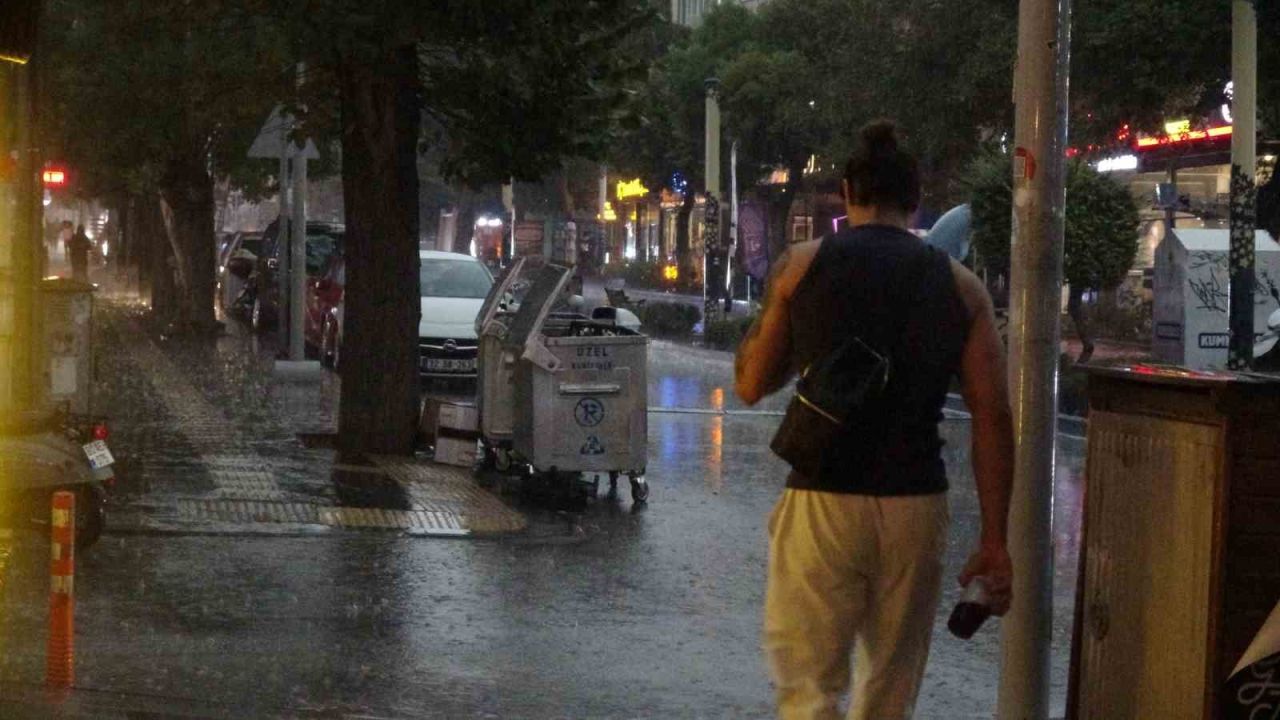 Burdur’da sağanak yağış