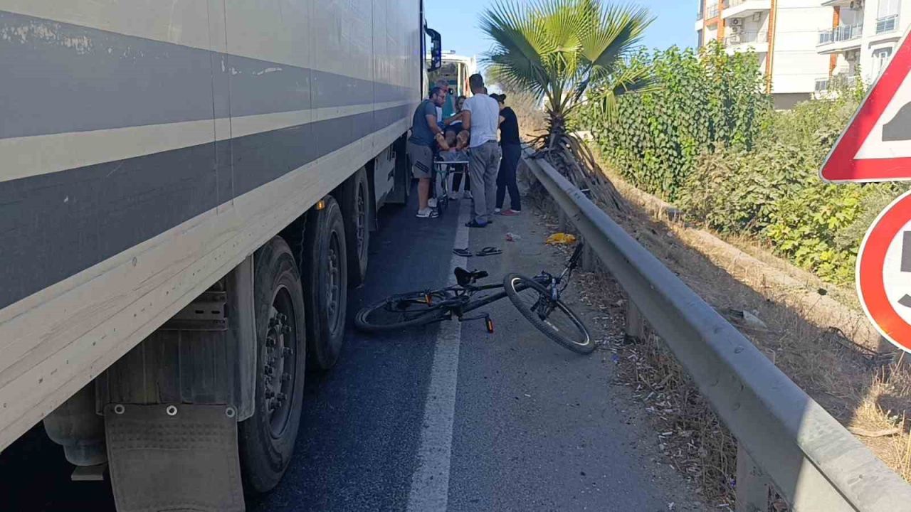 Antalya’da tır ile çarpışan bisikletli yaralandı