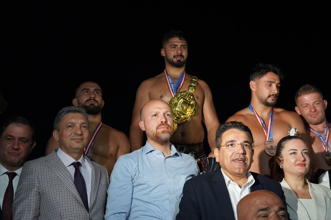 Elmalı’da başpehlivan Enes Doğan