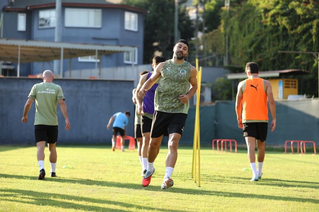 Alanyaspor, Fenerbahçe maçı hazırlıklarına başladı