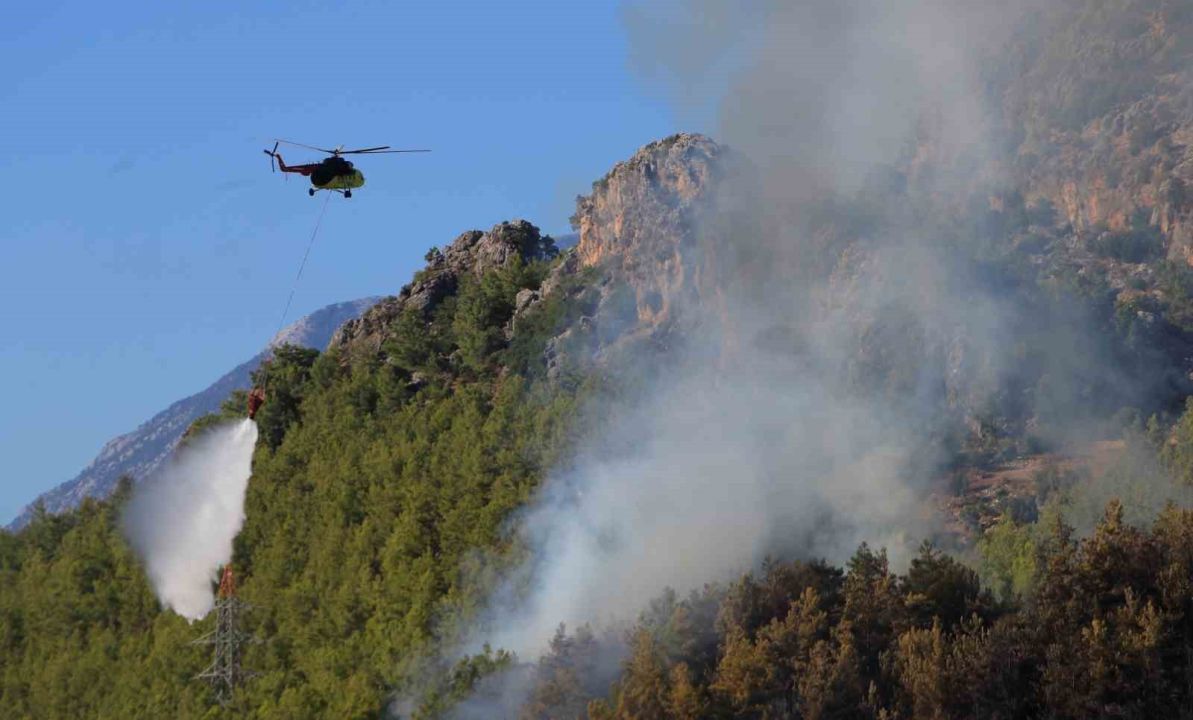 Serik’te orman yangınının enerjisi düşürüldü
