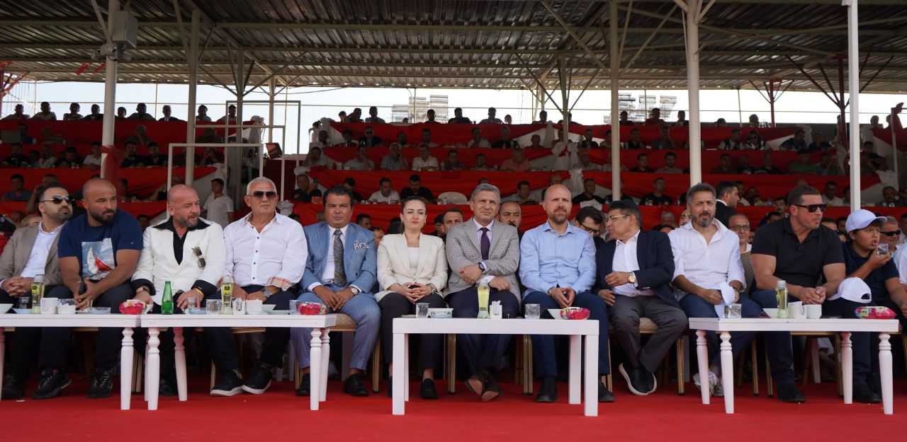 Elmalı’da başpehlivan Enes Doğan