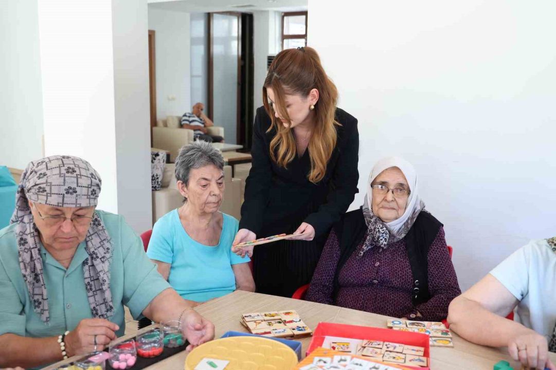 Alzheimer hastaları Mavi Ev’de huzur buluyor