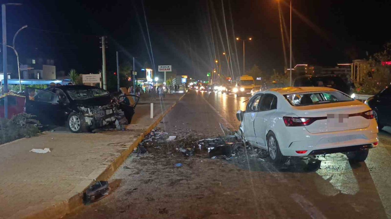 Antalya’da karayolunu savaş alanına çeviren feci kaza: 2 ölü, 2 yaralı