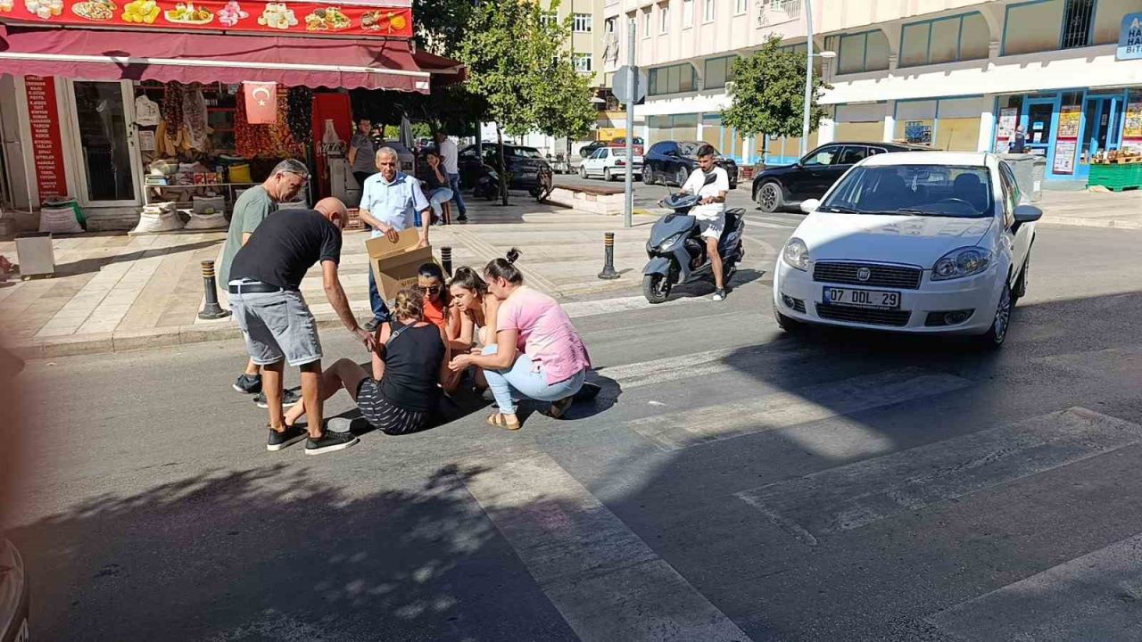 Genç sürücü, yaya geçidinde çarptığı kadının bir an olsun yanından ayrılmadı