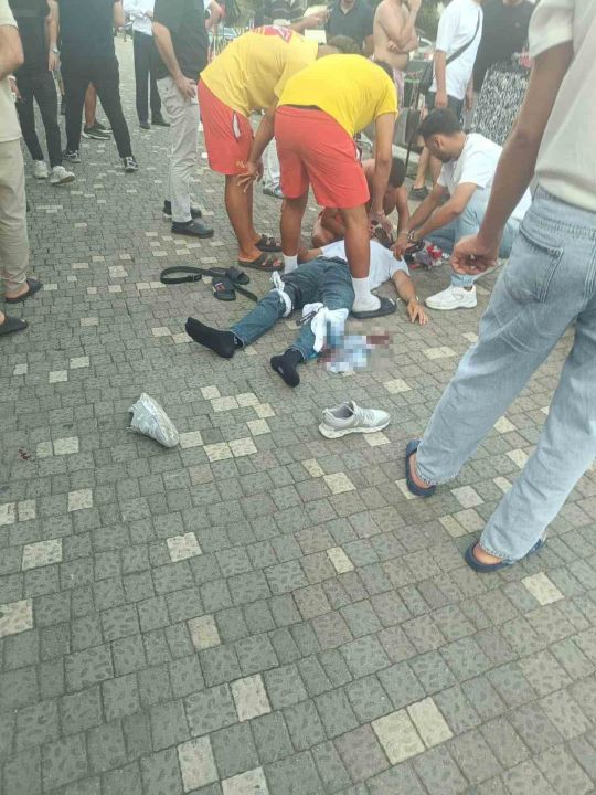 Antalya’da 1’i turist 3 kişiyi yaralayan motosikletli şüpheliler yakalandı