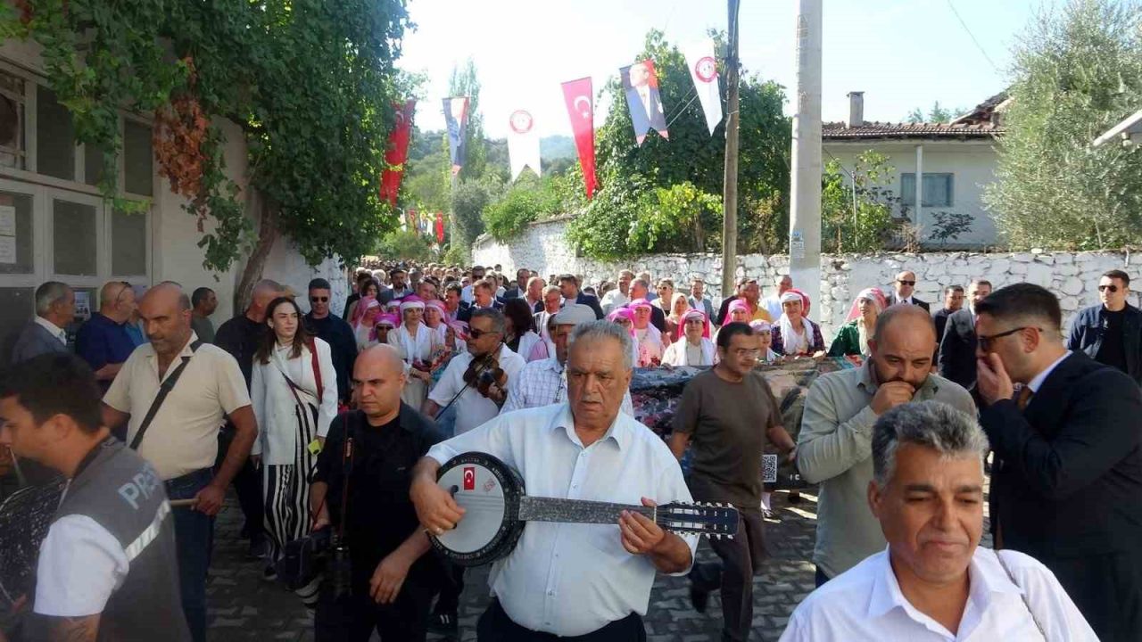 Göktepe Dayanışma ve Kültür festivali kortej yürüyüşüyle başladı
