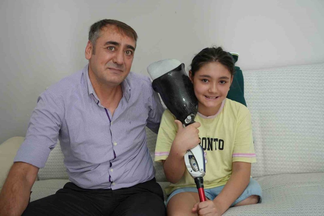 12 yaşındaki Özge yeni protezine kavuştu, okul heyecanı yeniden başladı