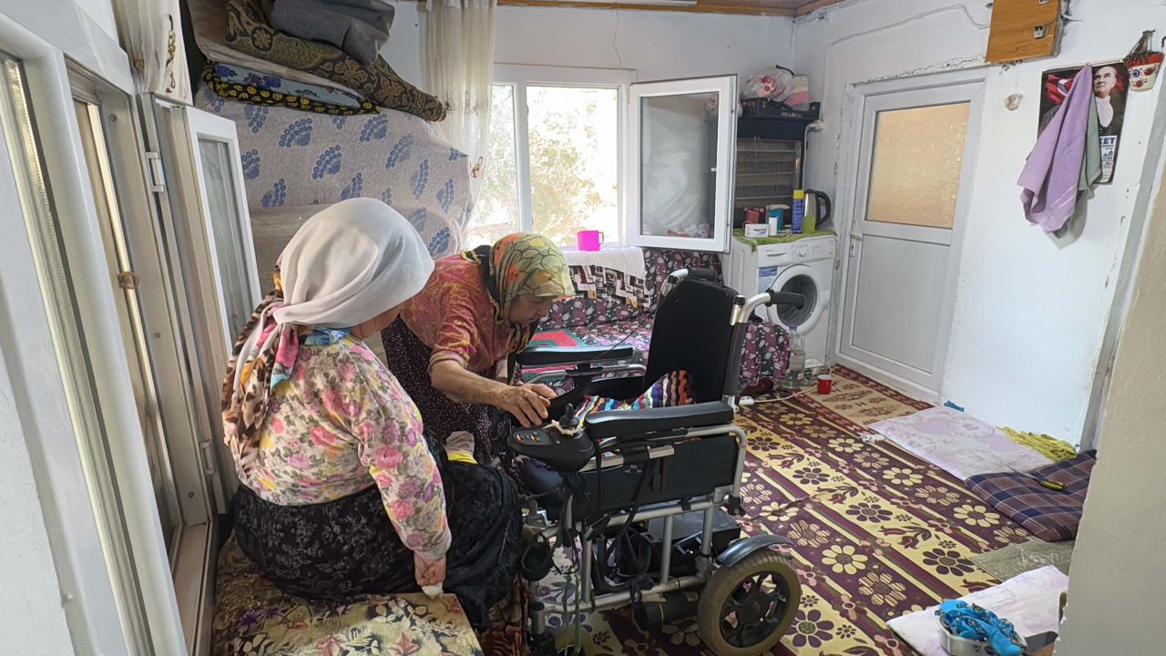 88 yaşında, 30 yıldır kızına hem anne hem de baba
