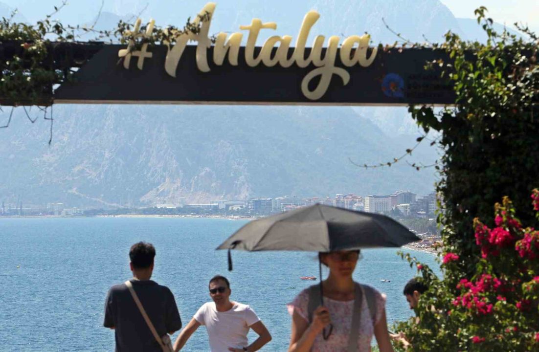 30 Derece Antalya sıcakları sürüyor: Konyaaltı’nda manzara değişti