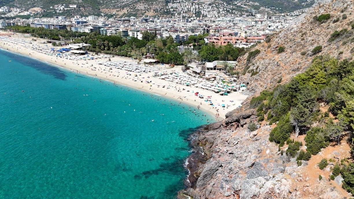 Alanya’da eylül ayında plajlar doldu