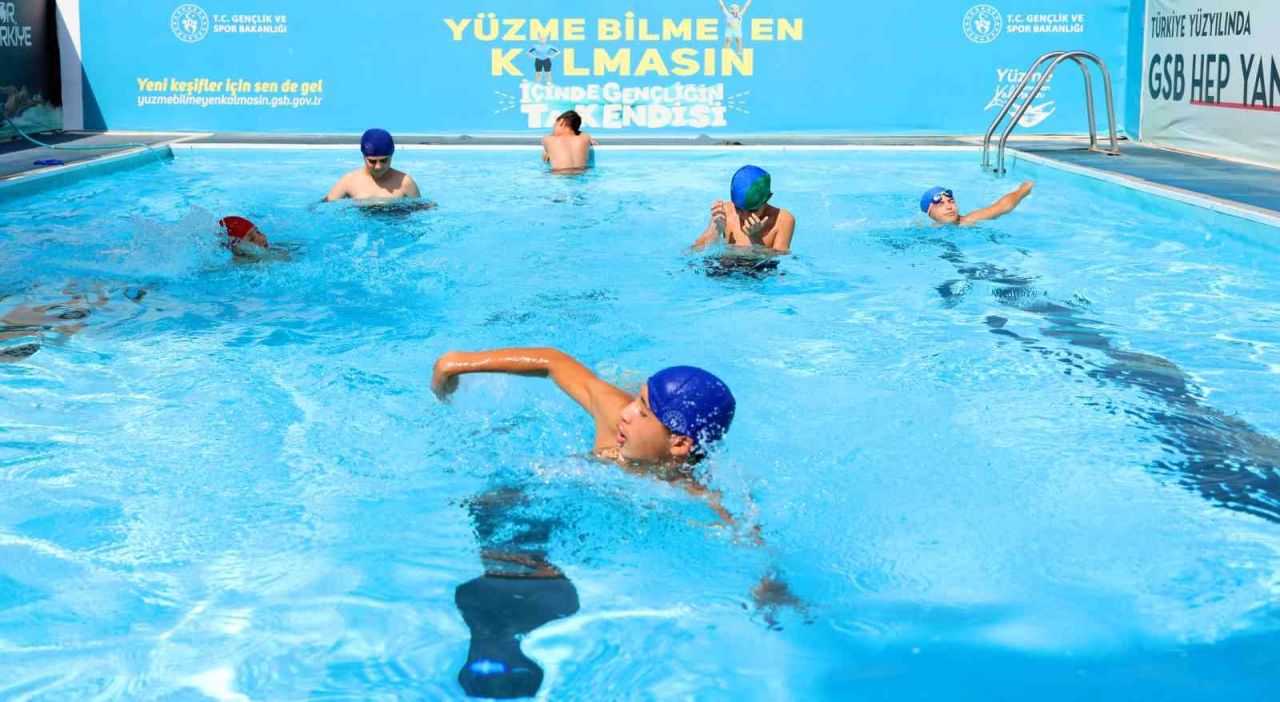 ’Yüzme bilmeyen kalmasın’ projesiyle 11 bin 443 kişiye yüzme eğitimi verildi