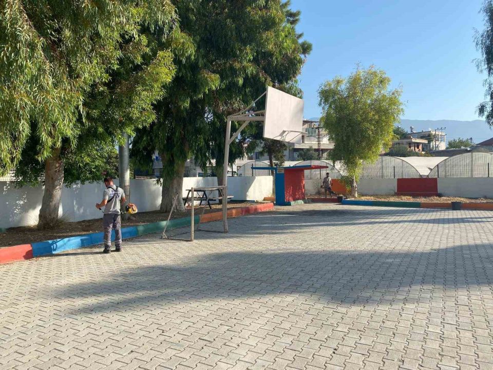 Büyükşehir ekipleri okulları yeni eğitim dönemine hazırlıyor