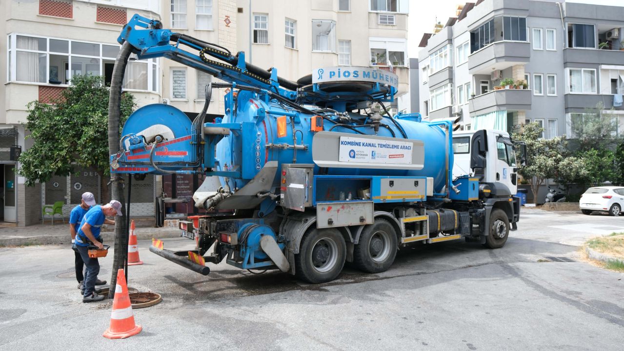ASAT, Alanya'da yağmur suyu hatlarını temizliyor