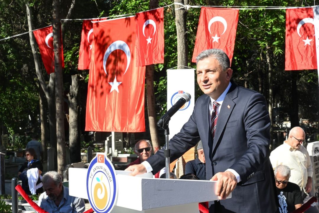 Antalya’nın kahramanı Mustafa Ertuğrul Aker’in anıt mezarı törenle açıldı