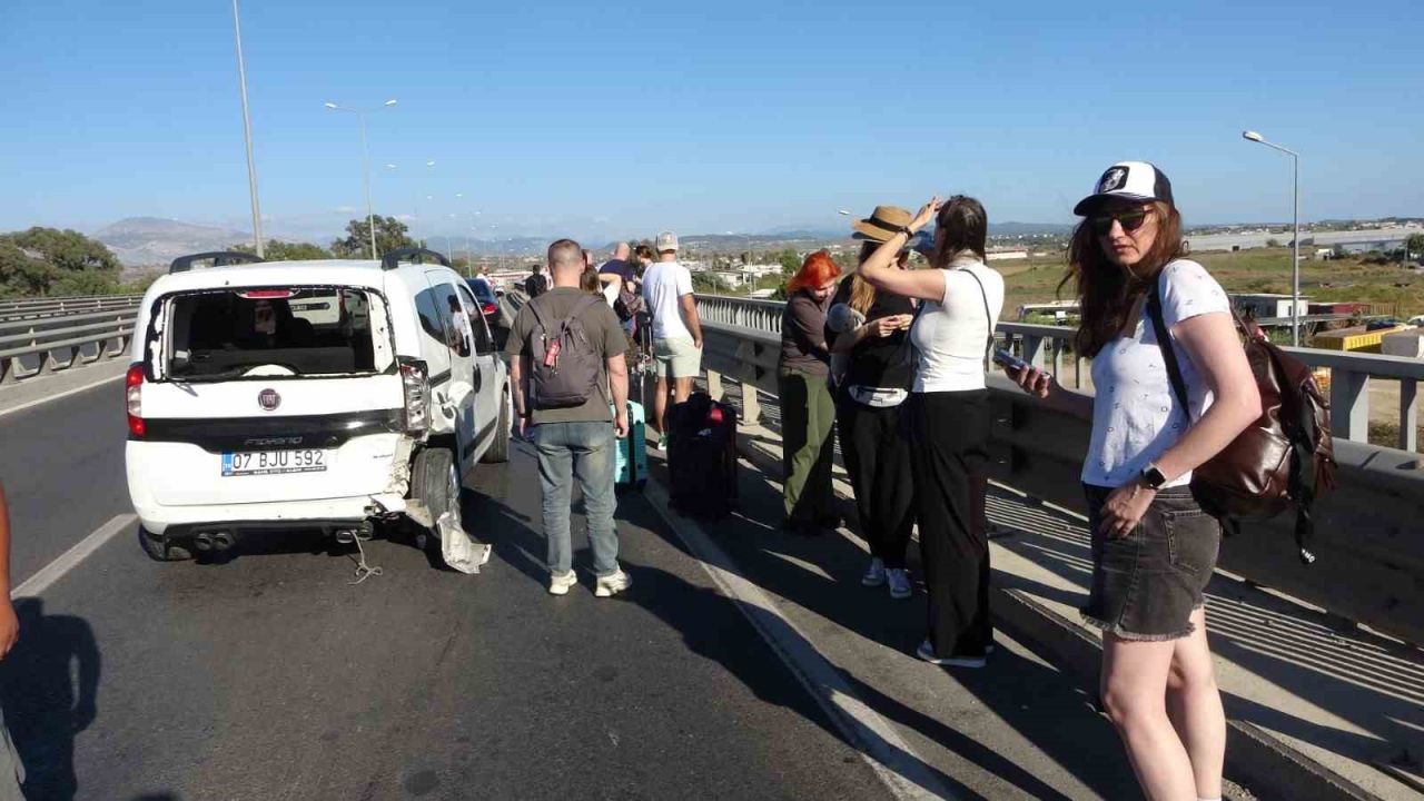 Antalya’da 4 araçlı zincirleme kaza