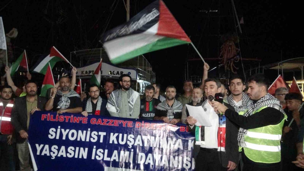 Antalya’da Özgürlük Filosuna destek yürüyüşü