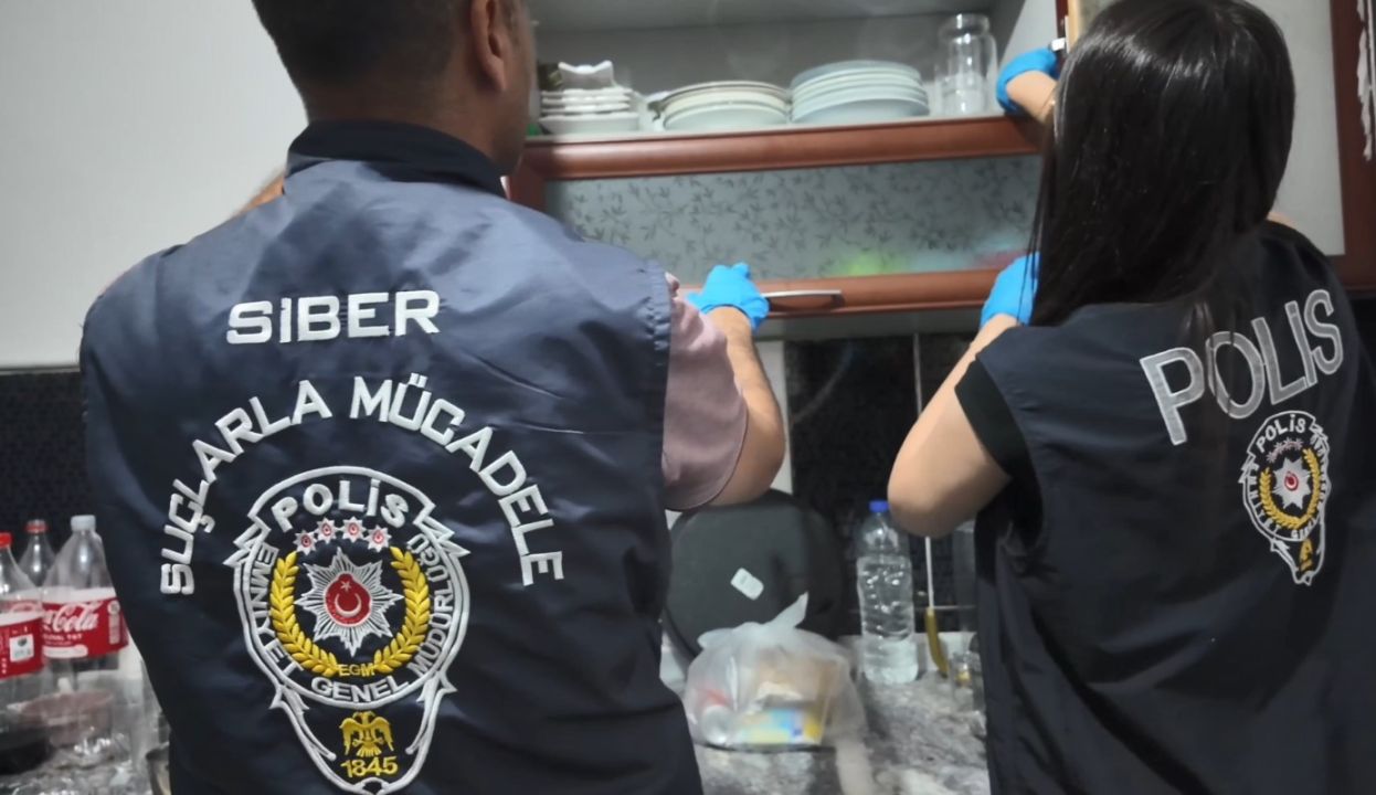 Mersin’de sosyal medyadan dolandıran şebeke çökertildi: 5 tutuklama