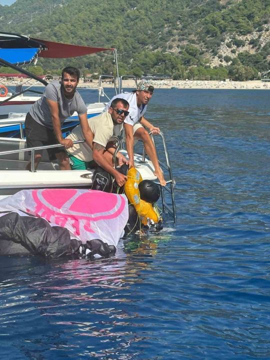Fethiye’de yamaç paraşütü kazasında yaralanan Alman pilot hayatını kaybetti