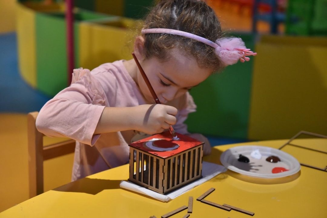 Kepez'in miniklerinden Atatürk'e sevgi dolu izler