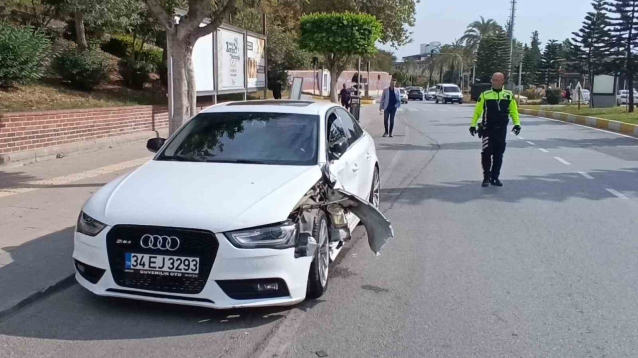 Kırmızı ışık ihlali kaza yaptırdı