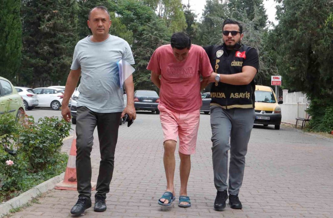 Küçük kızın "Ağabeyim cennette" sözleri salonda gözyaşlarına neden oldu