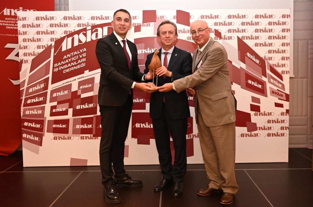 Özbek: Atatürk'ün çizdiği yol, geleceğin pusulasıdır