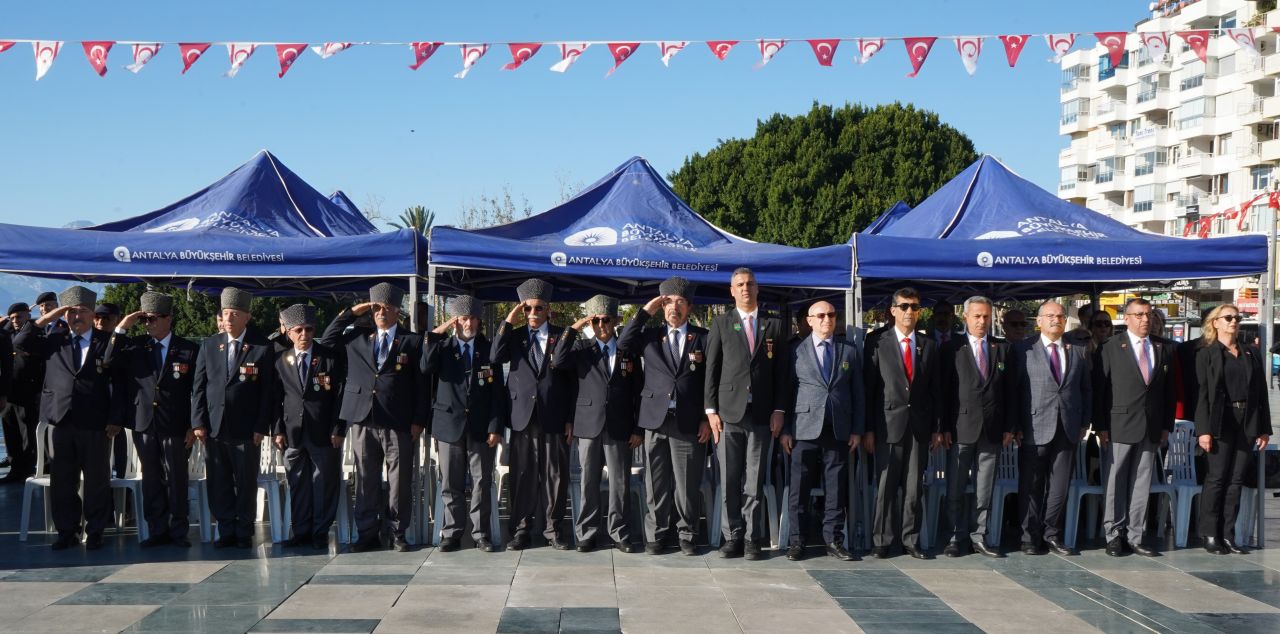 KKTC'nin kuruluş yıl dönümü kutlandı