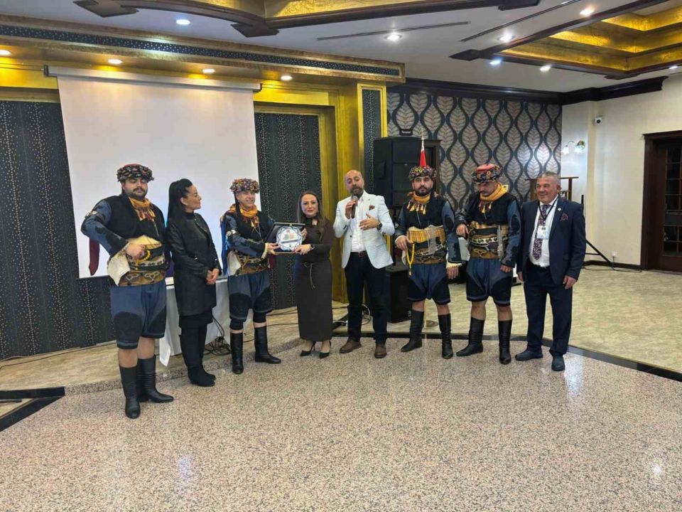 Sağlık Turizmi konferansında Büyükelçiler ‘Zeybek’ oynadı