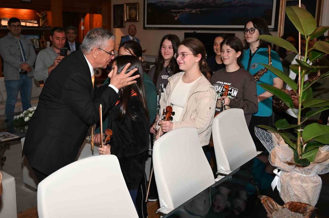 Kemer Belediye Başkanı Topaloğlu’na sürpriz